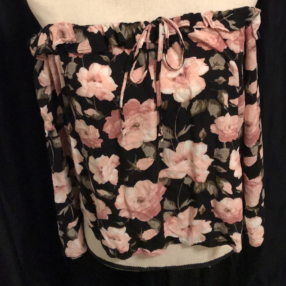 Off the shoulder top 🎀